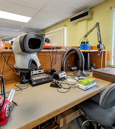 The electronic lab at the AURA Recinto facility in La Serena, Chile.